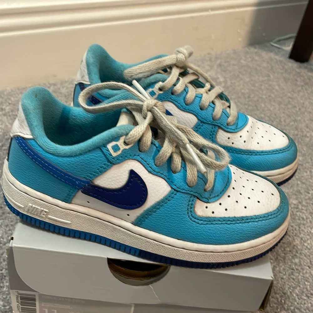 Nike Air Force 1 LV8 2 shoes kids size 11